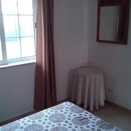 1 Bed Flat - Sleeps 2 - Parking - Wifi Apartment