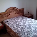 1 Bed Flat - Sleeps 2 - Parking - Wifi *