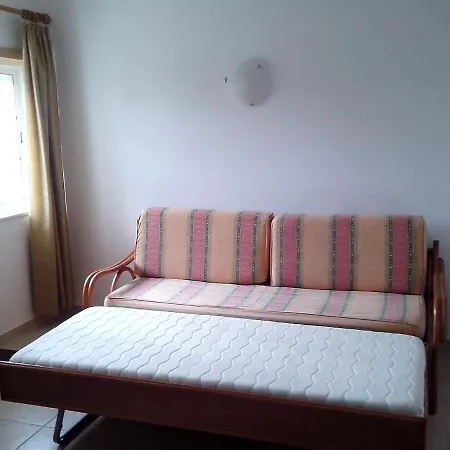 1 Bed Flat - Sleeps 2 - Parking - Wifi شقة *