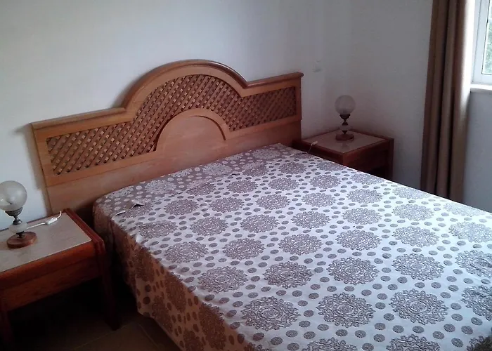1 Bed Flat - Sleeps 2 - Parking - Wifi *