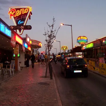 1 Bed Flat - Sleeps 2 - Parking - Wifi