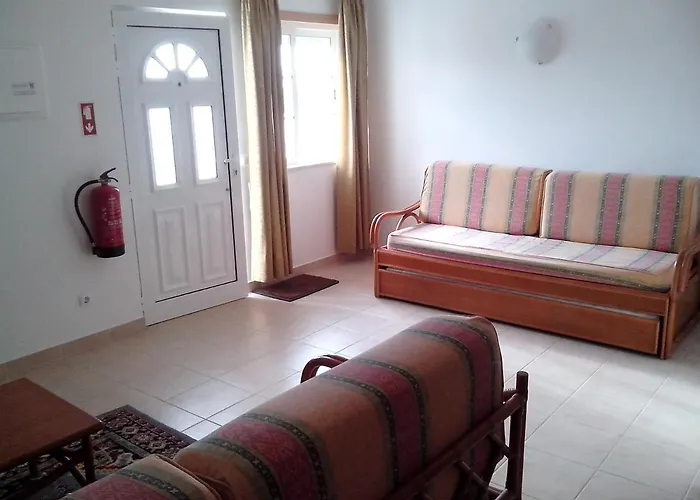 1 Bed Flat - Sleeps 2 - Parking - Wifi Apartment