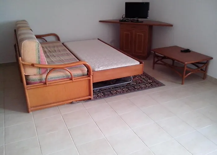 1 Bed Flat - Sleeps 2 - Parking - Wifi Apartment