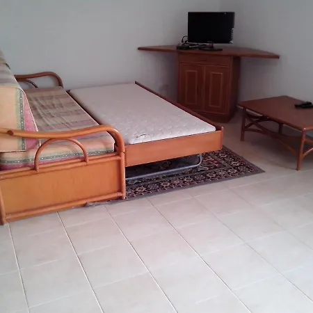 1 Bed Flat - Sleeps 2 - Parking - Wifi Apartment