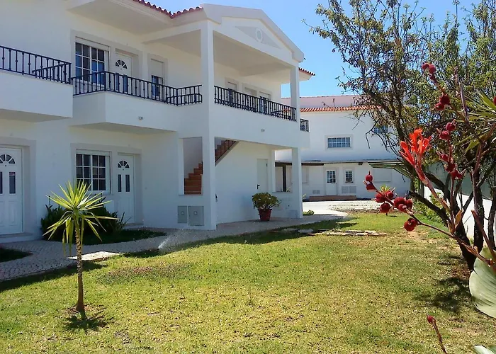 1 Bed Flat - Sleeps 2 - Parking - Wifi Apartment